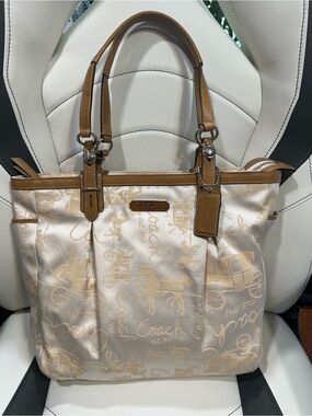 Coach Gallery Horse & Carriage Tote